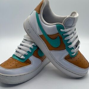 Nike Women's Sneakers - White, Teal, and Tan